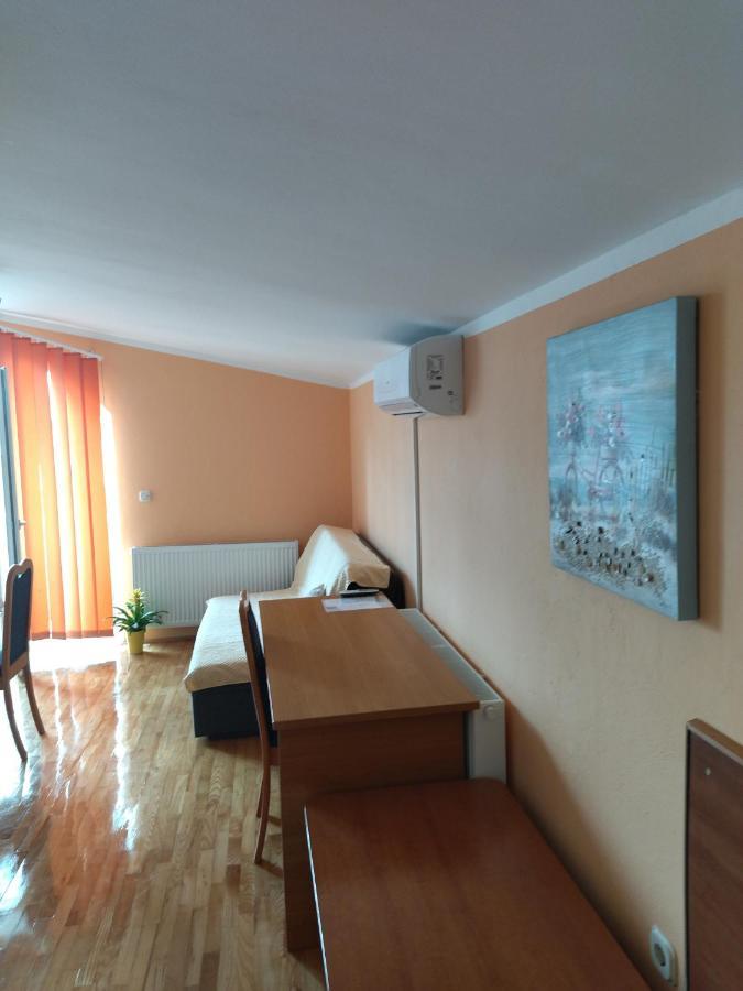 Apartments Veni Up Starigrad Paklenica Exterior photo