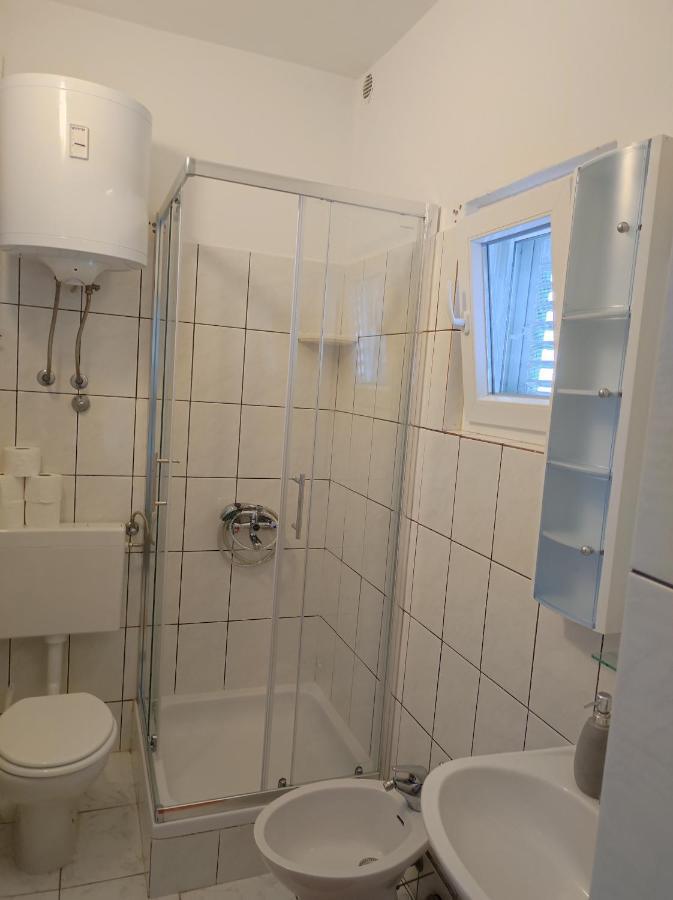 Apartments Veni Up Starigrad Paklenica Exterior photo
