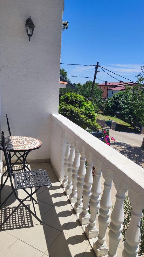 Apartments Veni Up Starigrad Paklenica Exterior photo