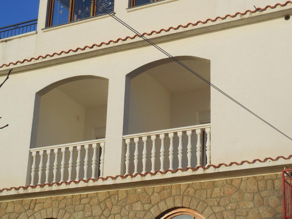 Apartments Veni Up Starigrad Paklenica Exterior photo